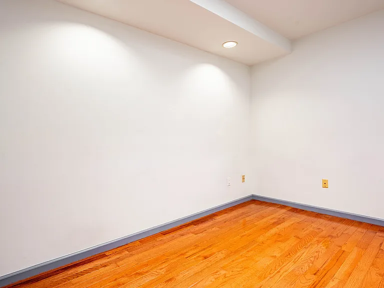 763 S 8th St — Photo 35