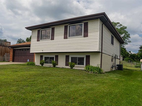 2nd image of 826 Halesworth Dr