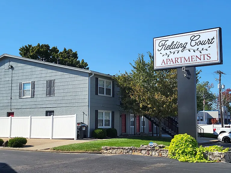 Fielding Court Apartments — Photo 2