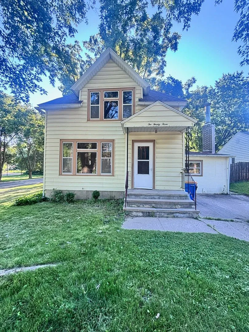 Charming 3 Bedroom 1 Bath Home in Owatonna — Photo 2