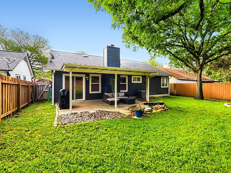 8804 United Kingdom Dr — Photo 22