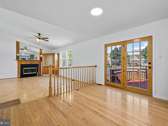4th image of 404 Prairie Ct