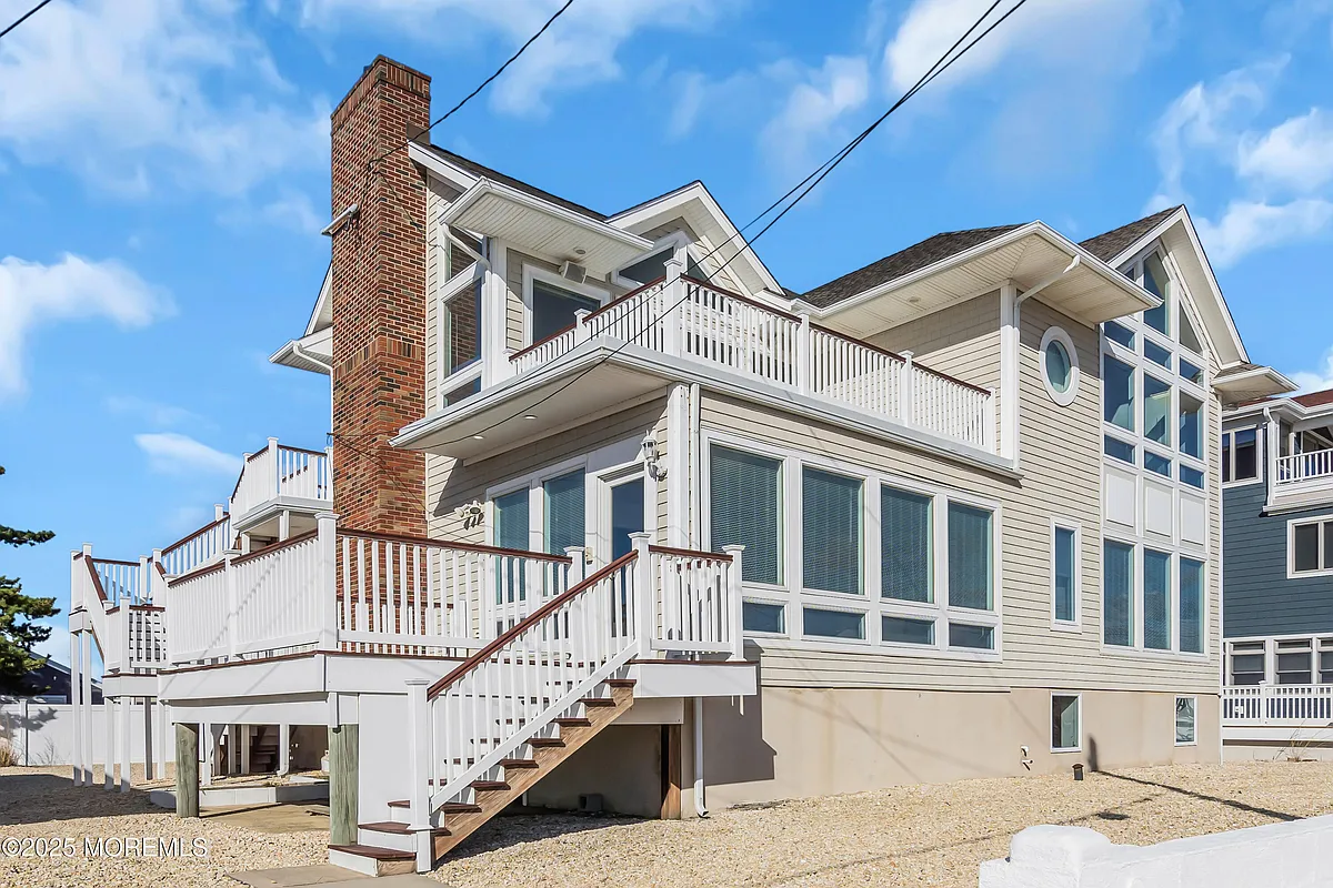 Building Photo - 913 N Ocean Ave