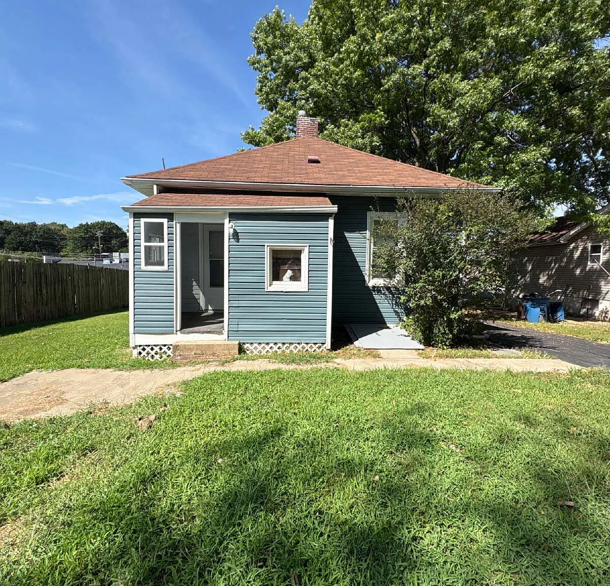 2 bed, 1.0 bath, 968 sqft, $1,250 — Photo 3