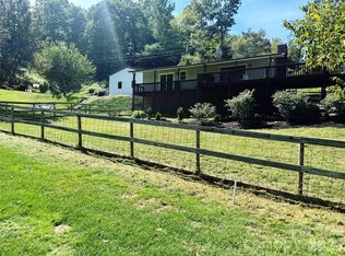 390 Hickory Hill Dr, Spruce Pine, NC 28777