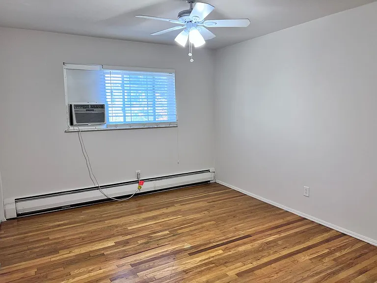 1241 Corbett St #4 — Photo 17