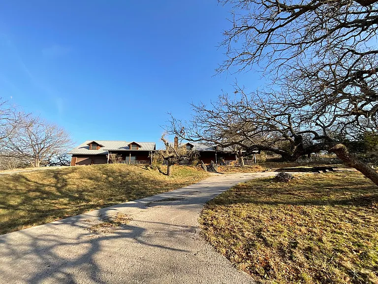 103 Beach Dr — Photo 29