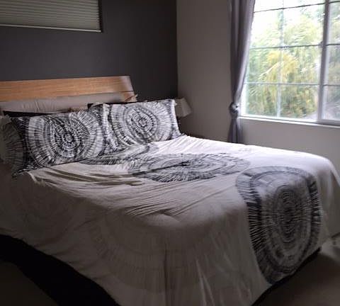 5th image of 526 Manzana St