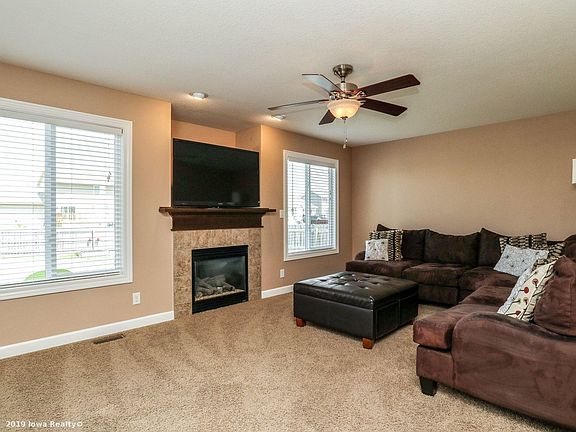 3rd image of 9655 Davis Dr