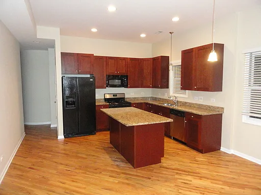 1522-1528 W Greenleaf Ave #2 — Photo 5