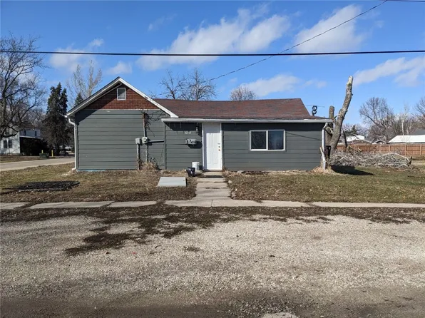 698 W Randolph St, Marengo, IA 52301