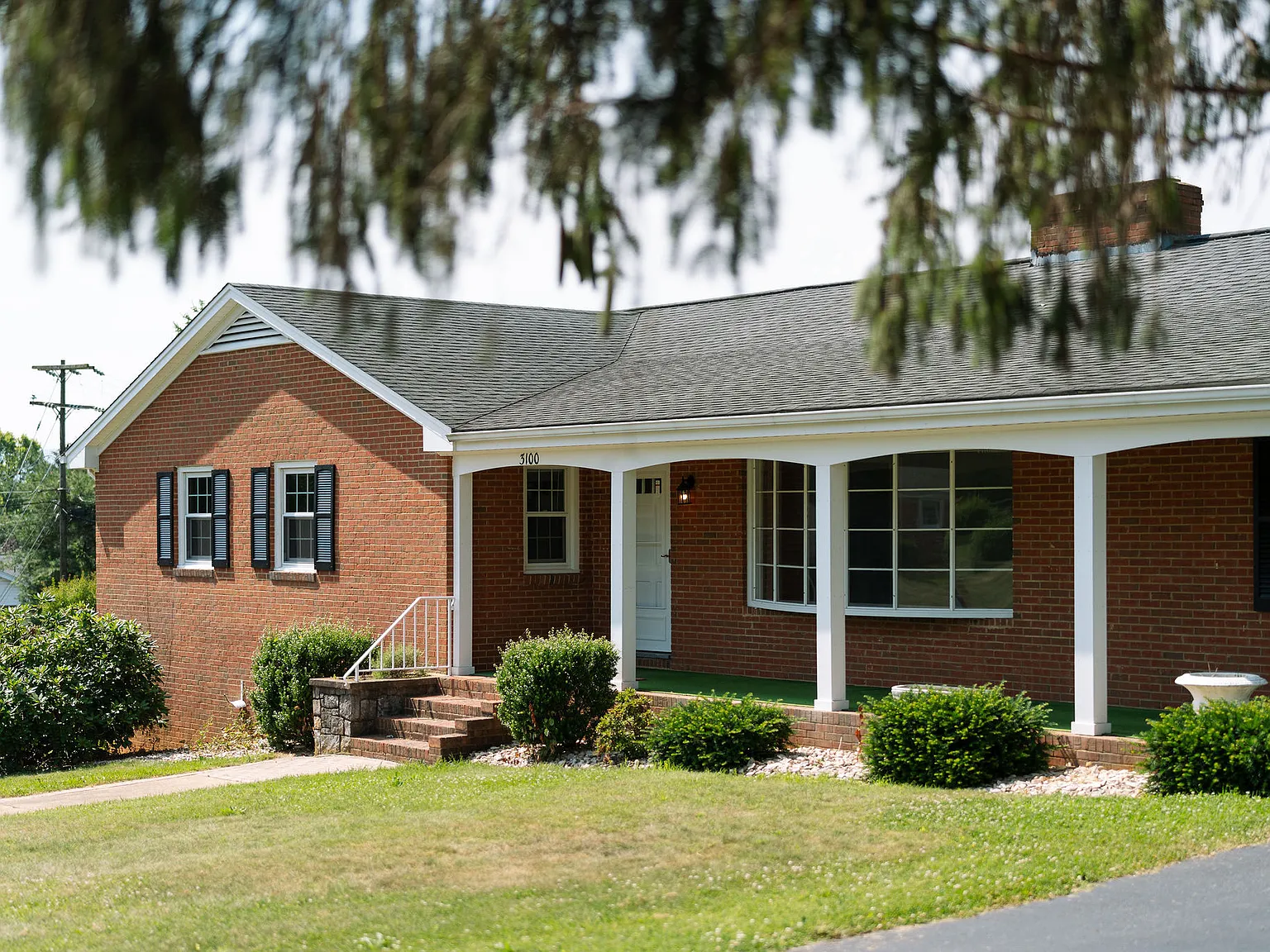 3 bed, 2.5 bath, 2062 sqft, $2,000 — Photo 2
