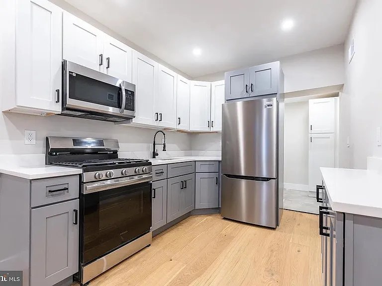 2433 W Seybert St — Photo 10