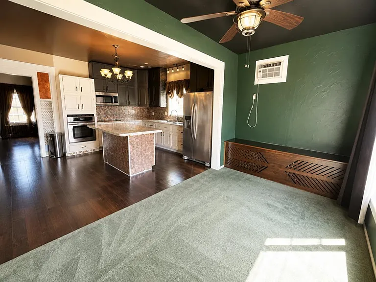 310 E Thayer Ave — Photo 5
