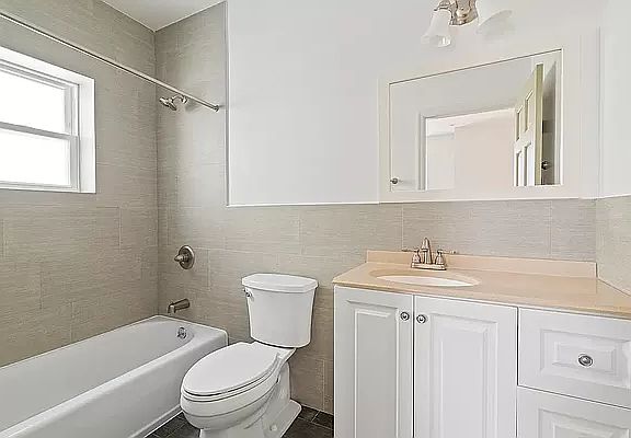 4th image of 315 Greenwood Ave #3