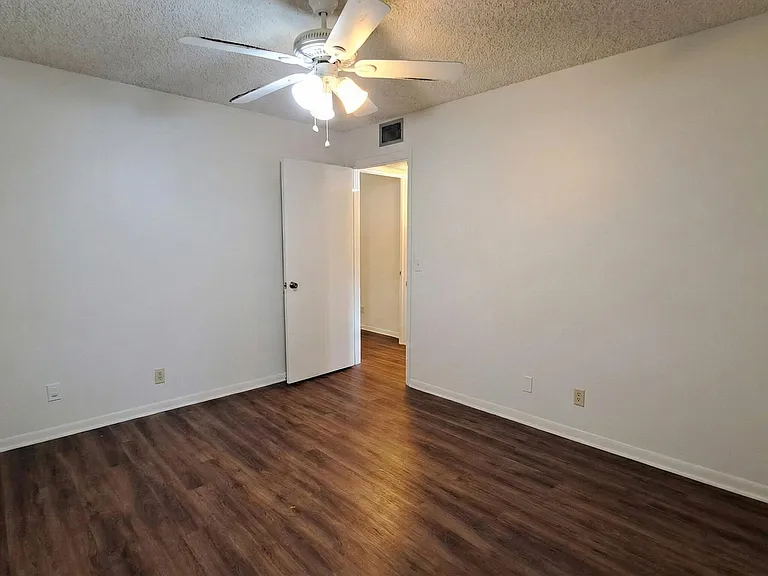 222 Pine Hov Cir #2B — Photo 7