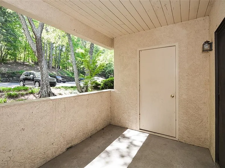 607 Lismore SE — Photo 31
