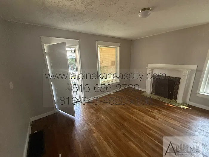 2 bed, 1.0 bath, 700 sqft, $950 — Photo 2
