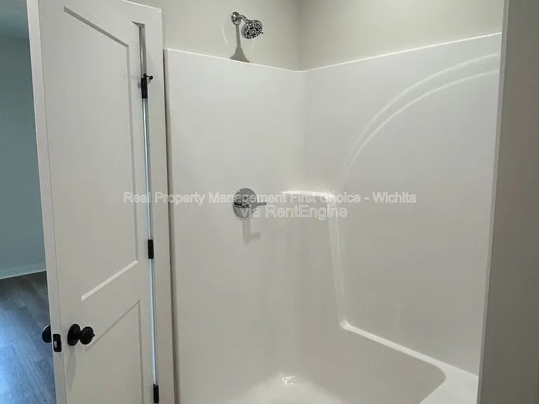 138 N Gowen St — Photo 13