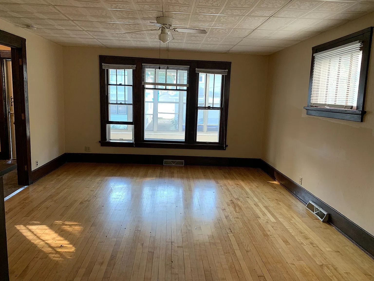 720 Clark Ct — Photo 3