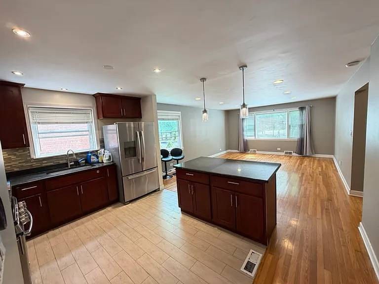 6817 N Seeley Ave #2 — Photo 9