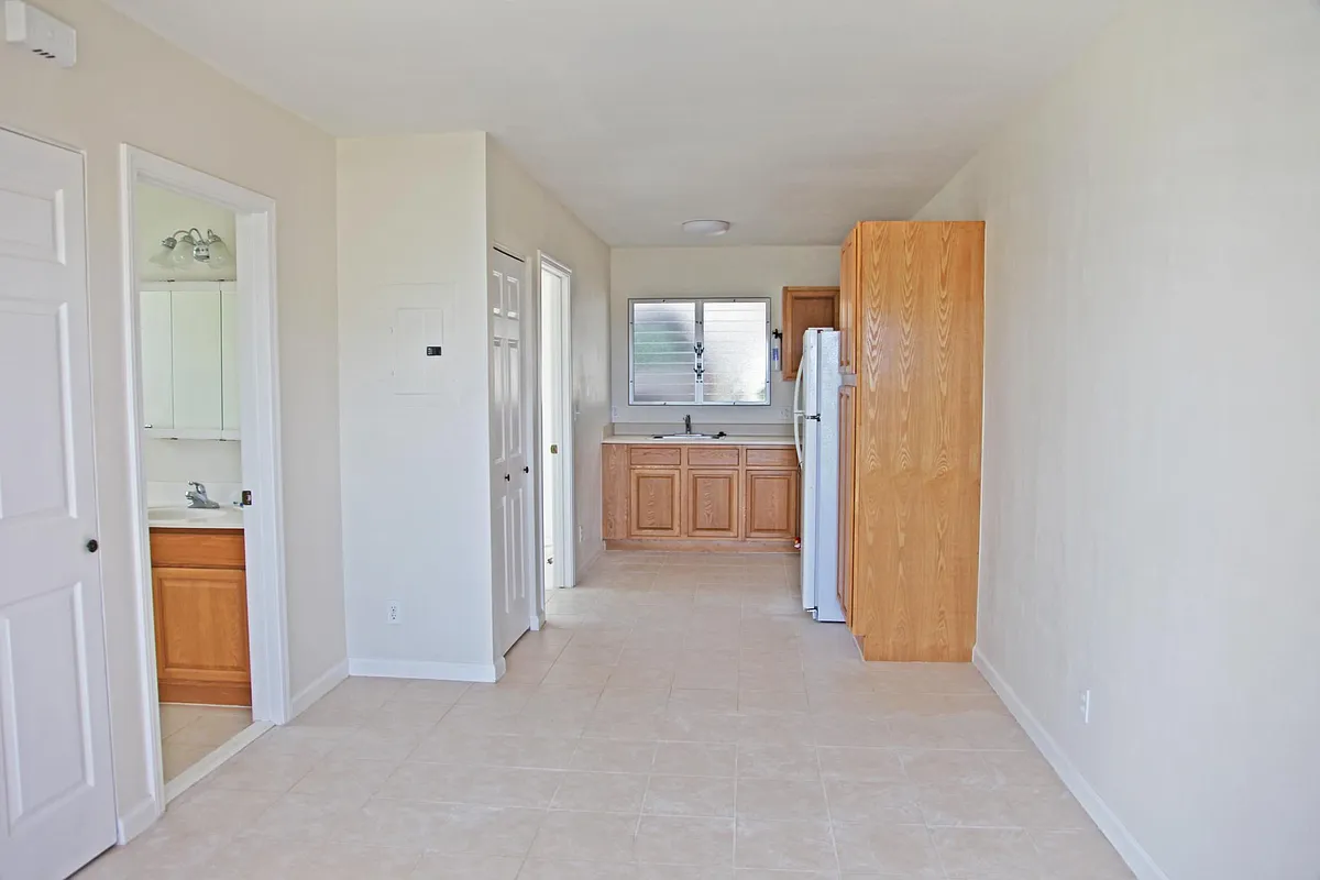 Building Photo - 3632 Salt Lake Blvd #9