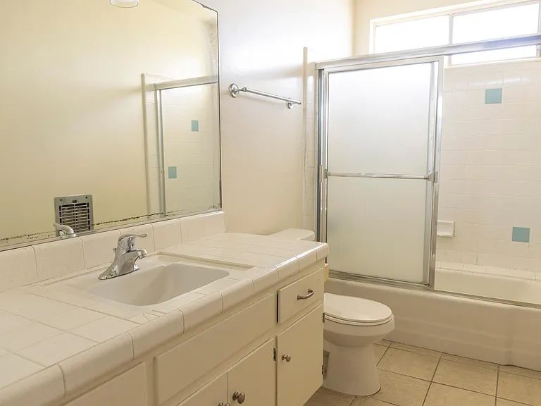 8740 Owensmouth Ave #14 — Photo 9