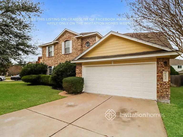 1635 Abbey Ln — Photo 2