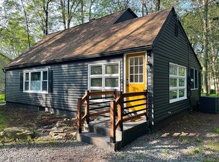 452 Stillwater Dr, Pocono Summit, PA 18346