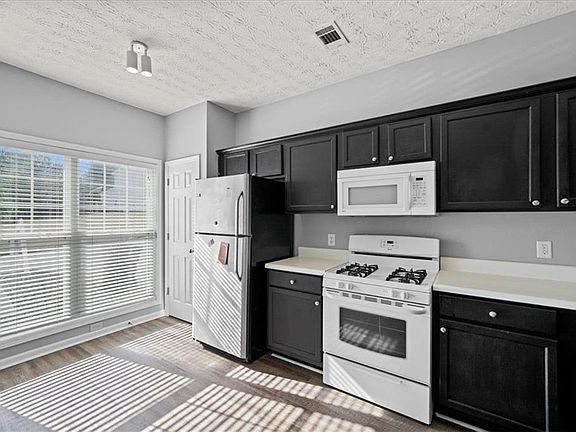 3rd image of 55 Pearl Chambers Dr