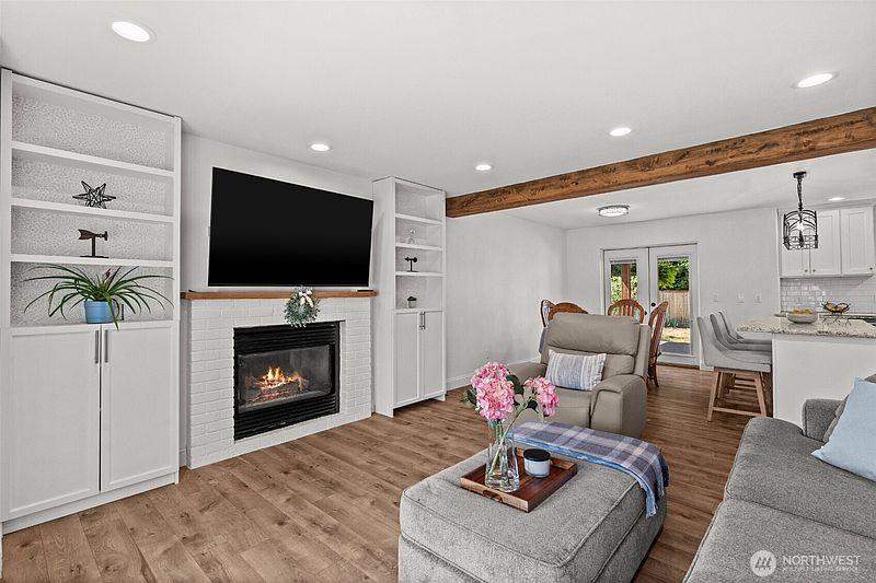 4th image of 15910 42nd Avenue Ct E
