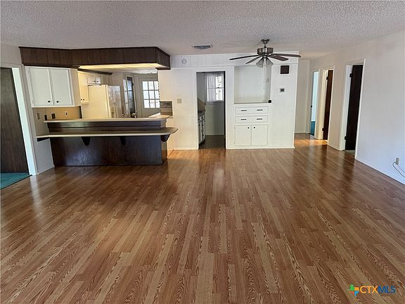 2nd image of 6 Ramona Ln