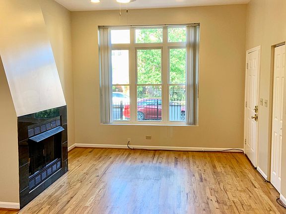 4th image of 1329 N Oakley Blvd #1