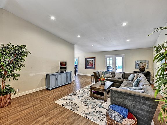 3rd image of 15168 Brewer Rd