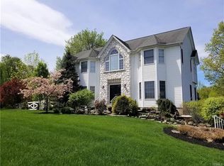 3 Lauren Ct, Florida, NY 10921