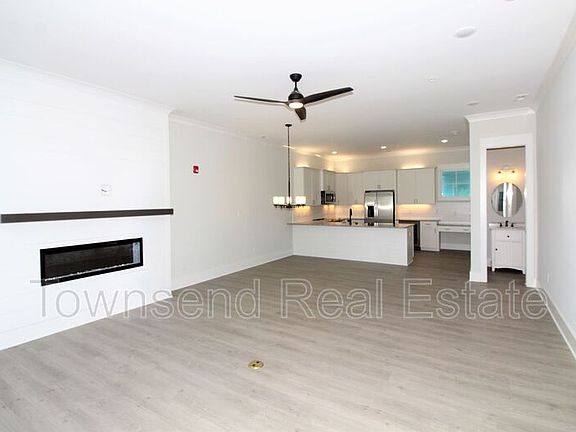 2nd image of 209 Fairway Dr Unit A