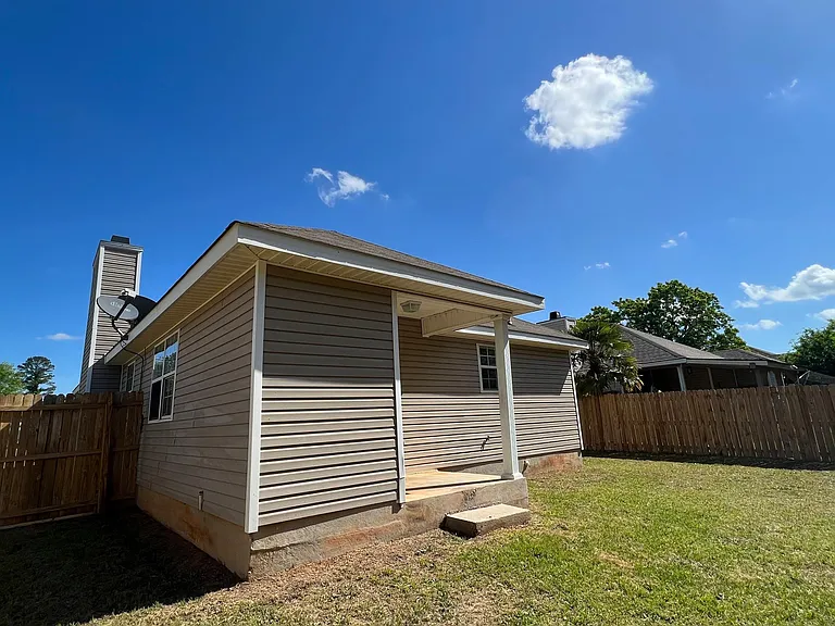 119 Kentshire Ln — Photo 3