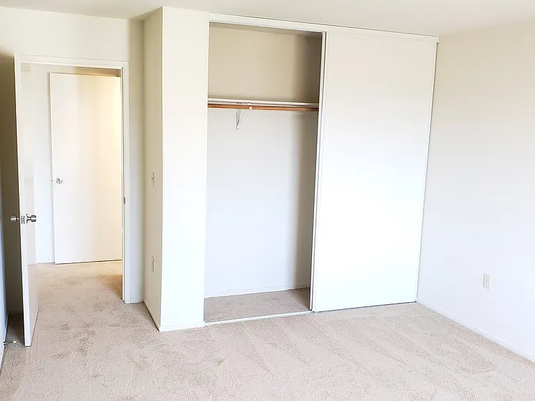 Sunset Vista Apartments — Photo 12