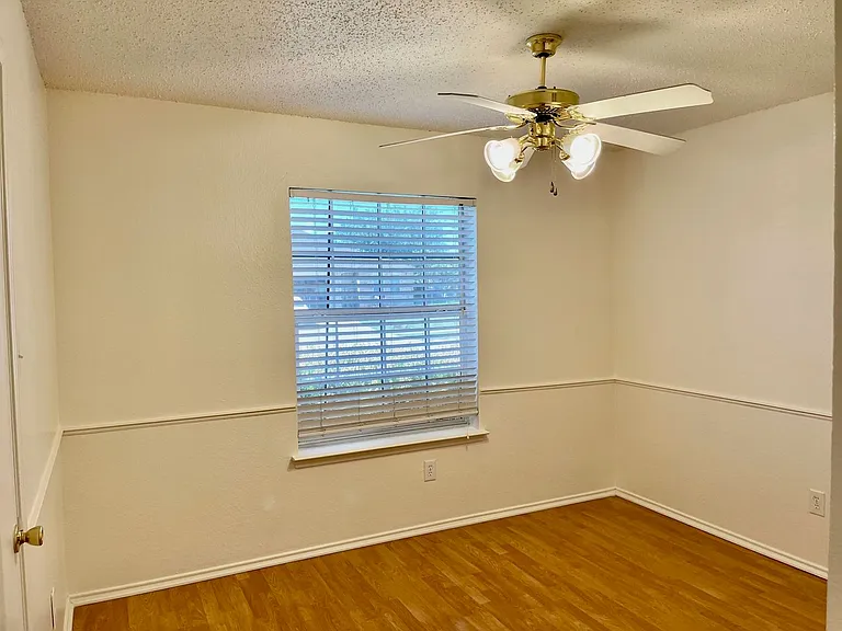 1008 Rock Springs Dr — Photo 23