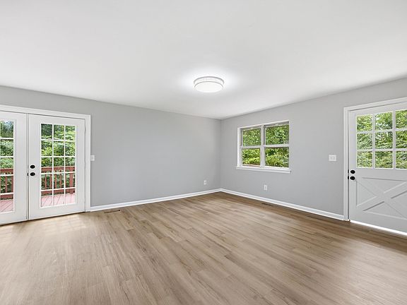 3rd image of 806 Nipper Dr