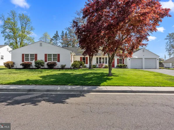 618 Austin Dr, Fairless Hills, PA 19030