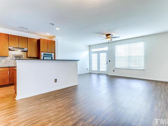 3rd image of 1003 Remington Oaks Cir