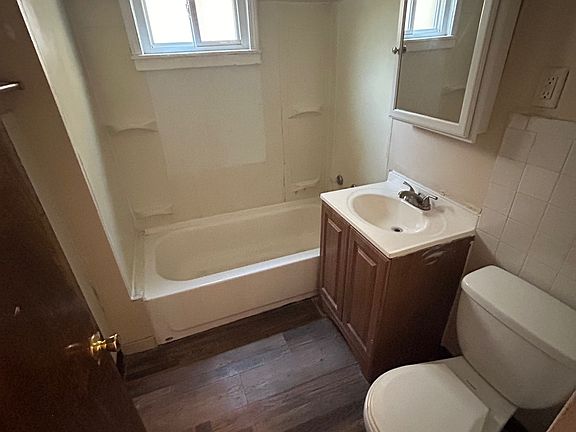 3rd image of 63 Montrose Ave