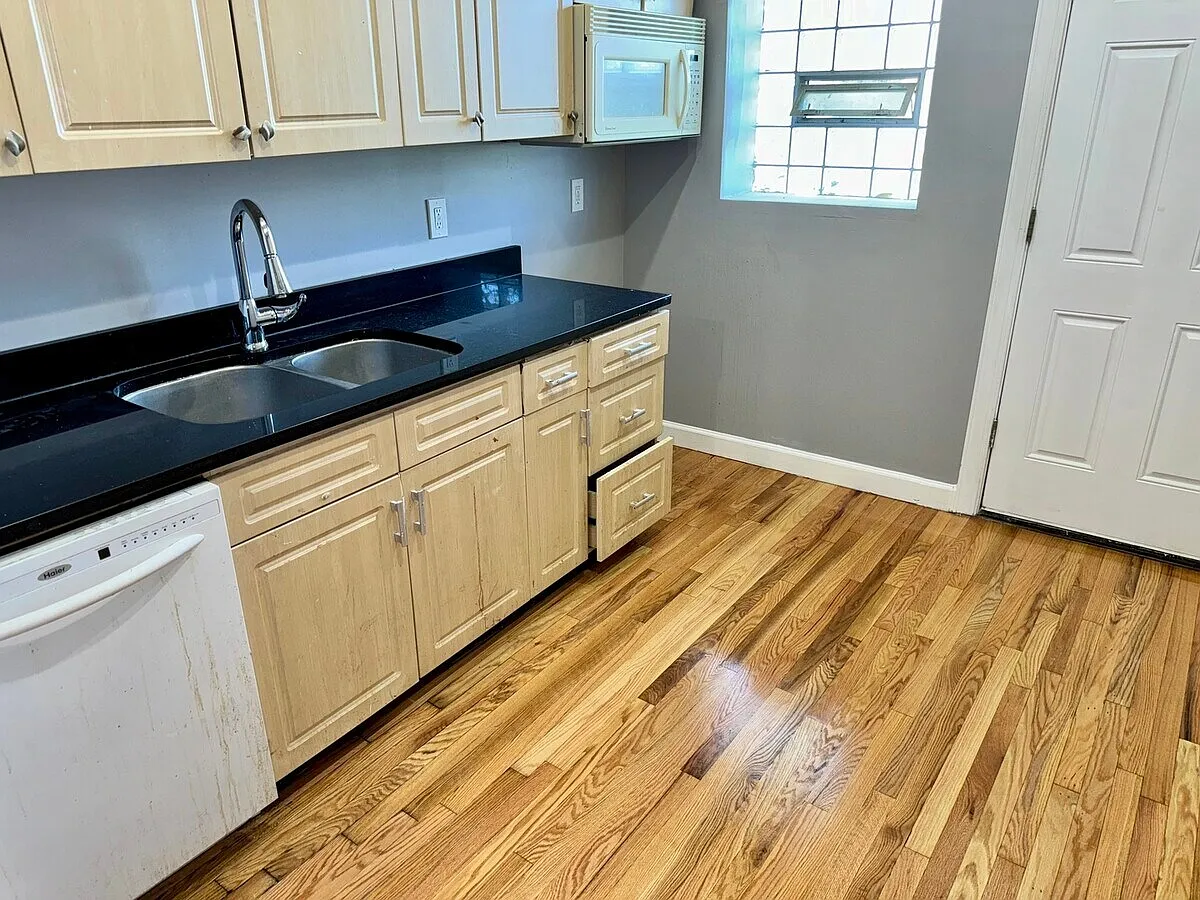 3 bed, 1800 sqft, $2,400 — Photo 3