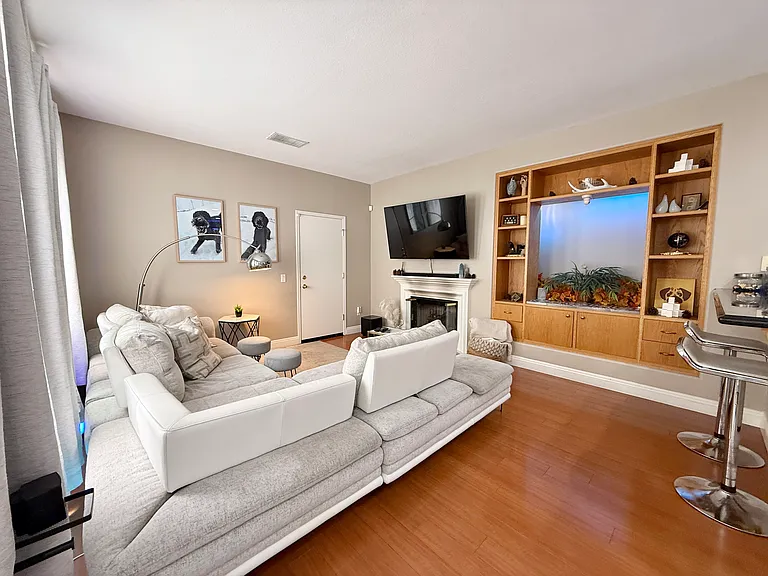 2527 Aurora Ln — Photo 6
