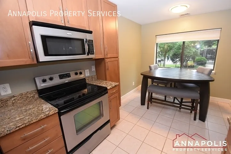 302 Hilltop Ln #C — Photo 3