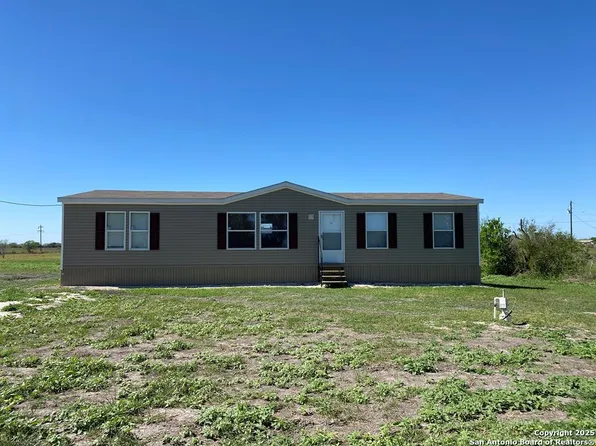 215 Harrison Road, Beeville 78102