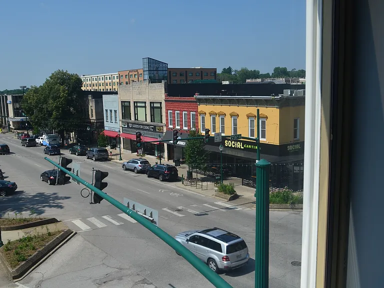 222 N College Ave — Photo 32