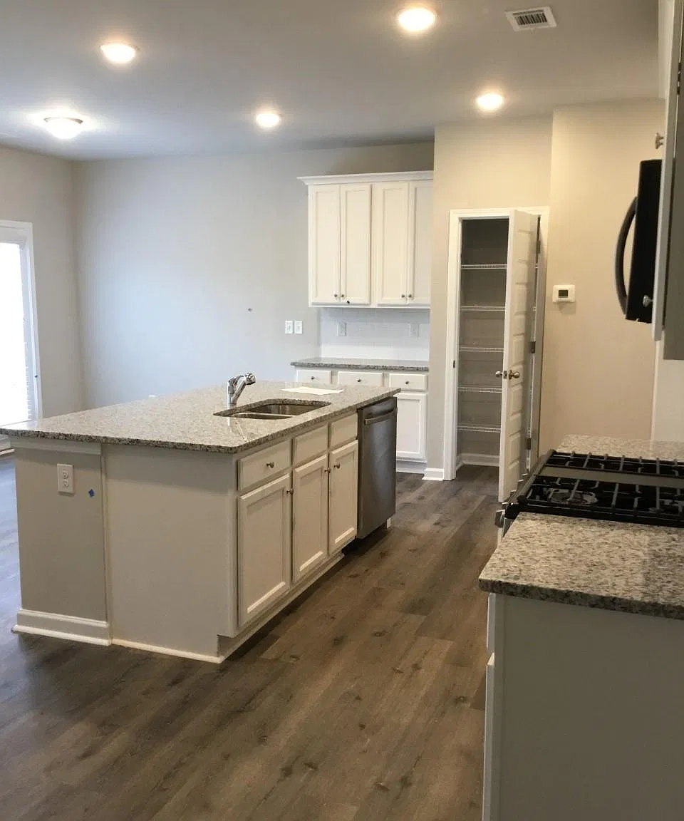 3 bed, 2.5 bath, 1703 sqft, $1,925 — Photo 3