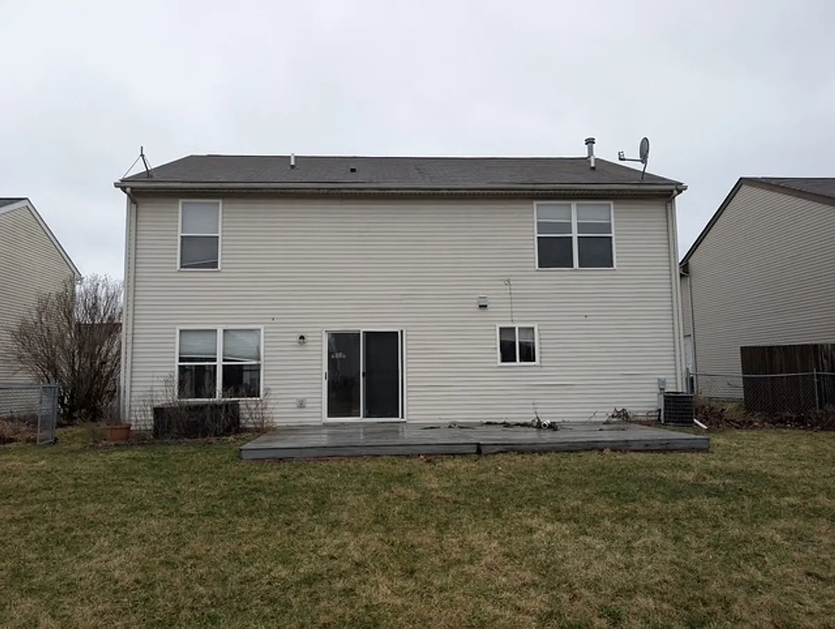 Building Photo - 7165 Maplelawn Dr
